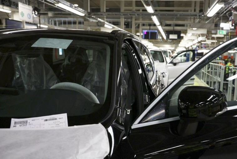 Volvo Cars lance la production de son prochain modèle phare, le SUV électrique de taille moyenne EX60, à Göteborg.