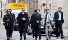 Olivier Faure, Boris Vallaud, et Patrick Kanner, arrivent pour une réunion avec le Premier ministre à Matignon