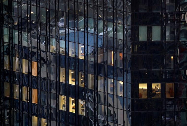 Un immeuble de bureaux dans le quartier financier à Francfort