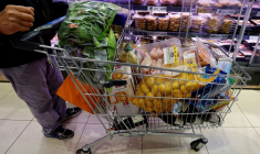 Photo d'archives d'un caddie dans un supermarché à Gattieres