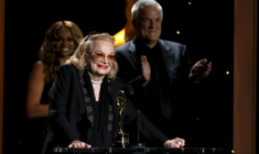 Gena Rowlands lors de sa remise d'un Oscars d'honneur pendant la cérémonie des Governors Awards