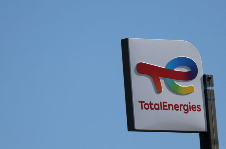 Le logo de la compagnie pétrolière et gazière française TotalEnergies