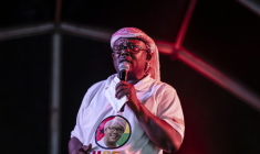 Le président et candidat à la présidentielle de Guinée-Bissau, Umaro Sissoco Embalo, lors d'un rassemblement, à Bissau, le 21 novembre 2025 ( AFP / PATRICK MEINHARDT )