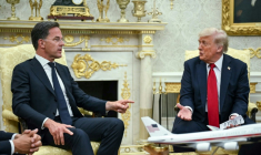 Le président américain Donald Trump et le secrétaire général de l'Otan Mark Rutte dans le Bureau ovale de la Maison Blanche, à Washington, le 14 juillet 2025 ( AFP / ANDREW CABALLERO-REYNOLDS )
