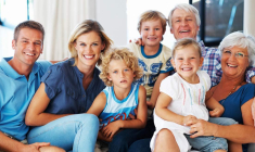 Un grand-père peut donner jusqu'à 259.325 euros à un enfant et deux petits-enfants sans droits de donation. (© DR)