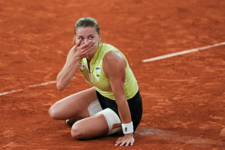 La Polonaise Maja Chwalinska après sa qualification pour la finale de Roland-Garros le 4 juin 2026. Le rêve éveillé de la 114e joueuse mondiale, issue des qualification, va connaître son dernier développement samedi après-midi sur le court Philippe-Chatrier face à la Russe Mirra Andreeva ( AFP / Dimitar DILKOFF )