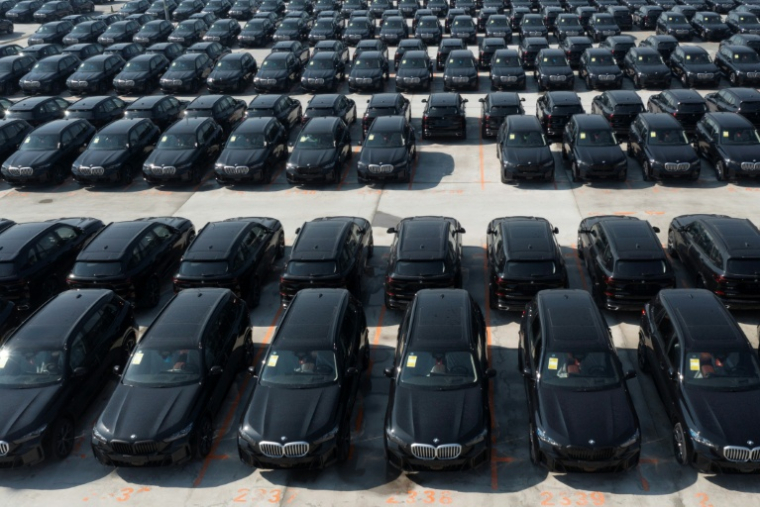 Des voitures du constructeur allemand BMW à Dadong dans la province du Liaoning, dans le nord-est de la Chine, le 27 avril 2026  ( CN-STR / - )