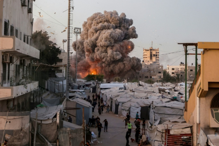 Frappe israélienne contre la mosquée al-Muttaqin de la ville de Gaza, le 28 juillet 2026 ( AFP / Omar AL-QATTAA )