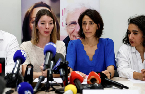 Noémie Kohler, sœur de Cécile Kohler, et Anne-Laure Paris, fille de Jacques Paris, deux citoyens français détenus en Iran