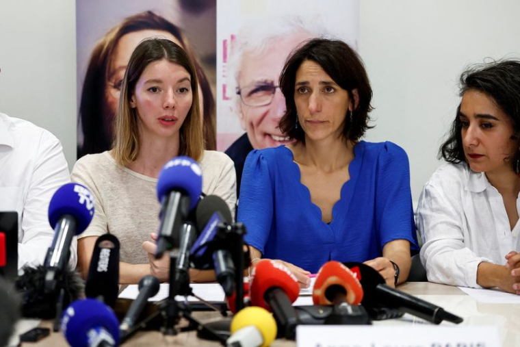 Noémie Kohler, sœur de Cécile Kohler, et Anne-Laure Paris, fille de Jacques Paris, deux citoyens français détenus en Iran
