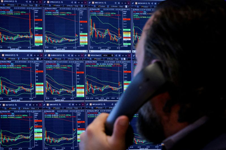 Des courtiers à l'œuvre sur le parquet de la Bourse de New York (NYSE)