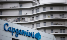 Un logo Capgemini est visible au bureau de l'entreprise à Nantes