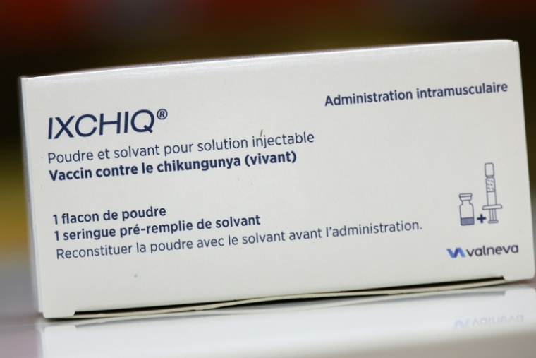 L'Agence régionale de santé (ARS) de Guyane a commandé 2.500 doses de vaccins contre le chikungunya à destination des plus vulnérables pour freiner l'épidémie "en phase exponentielle" dans le département amazonien ( AFP / Richard BOUHET )