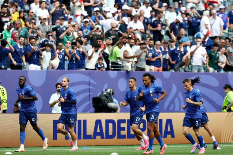 Les Bleus à l'échauffement au stade de Philadelphie le 22 juin 2026 avant leur match contre l'Irak pour le compte de la 2e journée de la phase de poules du Mondial-2026 ( AFP / FRANCK FIFE )