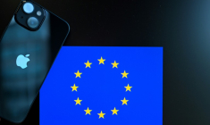 Apple a exhorté jeudi l'Union européenne à abroger le règlement sur les marchés numériques (DMA), la loi emblématique entrée en vigueur l'an dernier ( AFP / Nicolas TUCAT )