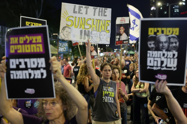 Manifestation d'Israéliens à Tel-Aviv contre le gouvernement de Benjamin Netanyahu et pour la libération des otages retenus à Gaza, le 17 mai 2025 ( AFP / Jack GUEZ )