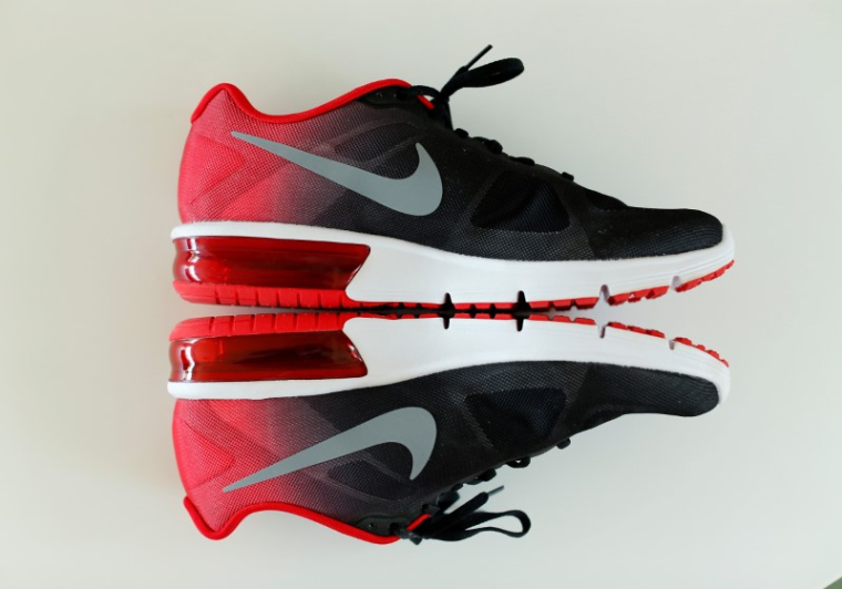 COR-NIKE: PLUS FAIBLE CROISSANCE DU CHIFFRE D'AFFAIRES EN SEPT ANS