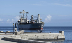 Un cargo provenant du Mexique et acheminant de l'aide humanitaire à son arrivée à La Havane, à Cuba, le 7 juin 2026 ( AFP / Pablo PORCIUNCULA )