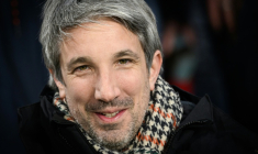 L'humoriste Guillaume Meurice assiste à un match de football au stade Roazhon Park à Rennes (Ille-et-Vilaine), le 5 mars 2023 ( AFP / LOIC VENANCE )