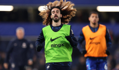 David Brooks aurait-il dû être exclu après avoir tiré les cheveux de Marc Cucurella ?