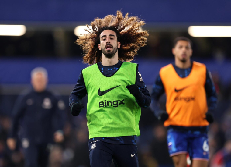 David Brooks aurait-il dû être exclu après avoir tiré les cheveux de Marc Cucurella ?