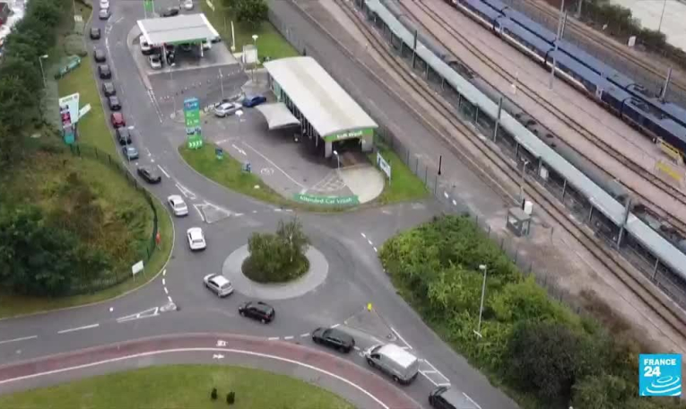 Pénuries d'essence au Royaume-Uni, les stations-service prises d'assaut