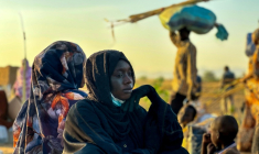 Une femme déplacée par les affrontements à El-Facher se repose à Tawila, dans le nord du Darfour, le 28 octobre 2025. ( AFP / - )