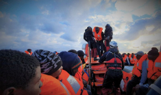 Photo d'archives : Une opération de sauvetage par le navire Ocean Viking géré par MSF-SOS Méditerranée, au large des côtes libyennes en mer Méditerranée
