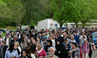 Marche blanche à La Grand-Combe après le meurtre d'un fidèle musulman dans la mosquée de la commune, le 27 avril 2025 dans le Gard ( AFP / Miguel MEDINA )