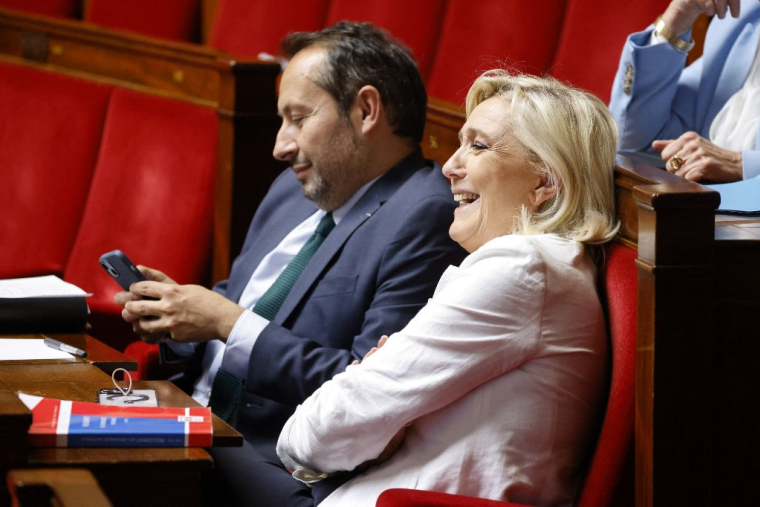 Sébastien Chenu et Marine Le Pen, le 3 juin 2024, à l'Assemblée nationale ( AFP / LUDOVIC MARIN )