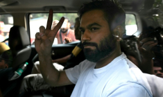 Le fondateur du Parti du peuple des cafards (CJP), Abhijeet Dipke, remis en liberté, le 17 octobre 2026 à New Delhi, en Inde ( AFP / Arun SANKAR )