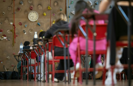 Des élèves passent l'épreuve de philosophie du baccalauréat à lycée Michel de Montaigne à Mulhouse, le 16 juin 2025 dans le Haut-Rhin ( AFP / SEBASTIEN BOZON )