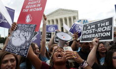 TOURNANT HISTORIQUE AUX USA, LA COUR SUPRÊME RÉVOQUE LE DROIT À L'AVORTEMENT