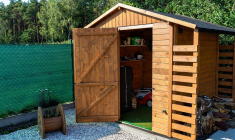 Des règles strictes encadrent l'installation d'un abri de jardin (Crédits photo : Adobe Stock -  )