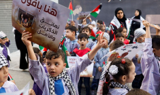 Manifestation de solidarité avec les Palestiniens de Gaza devant les bureaux de la Croix-Rouge à Beyrouth