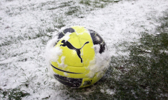 Cette équipe roumaine joue sous la neige… avec des maillots blancs