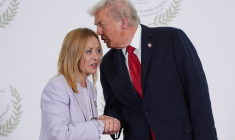 Giorgia Meloni et Donald Trump à Charm el-Cheikh, en Égypte, le 13 octobre 2025. ( POOL / EVAN VUCCI )