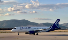 Un Airbus A320 de la compagnie grecque Aegean Airlines, sur le tarmac de l'aéroport d'Athènes, le 5 octobre 2022 ( AFP / Daniel SLIM )