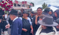 Funérailles d'un homme indigène tué lors des manifestations secouant l'Equateur