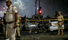 Des policiers sur les lieux de l'explosion à Delhi le 10 novembre 2025 ( AFP / Sajjad HUSSAIN )