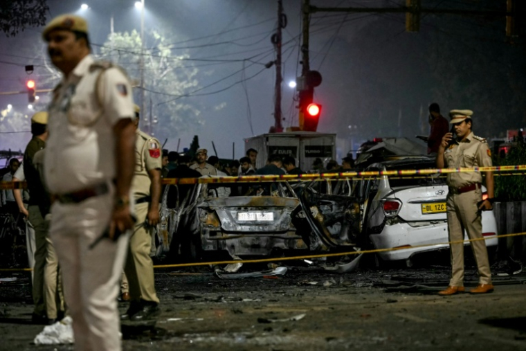 Des policiers sur les lieux de l'explosion à Delhi le 10 novembre 2025 ( AFP / Sajjad HUSSAIN )
