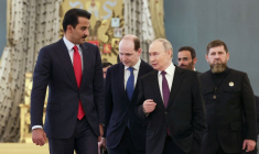 Le président russe Vladimir Poutine et l'émir du Qatar Tamim bin Hamad Al Thani se rencontrent à Moscou