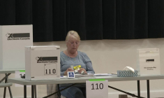 Législatives partielles au Canada: des électeurs votent à Terrebonne