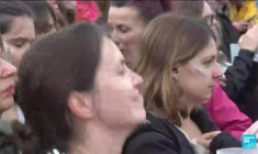 En France, le festival des Vieilles Charrues fait carton plein malgré la pluie bretonne