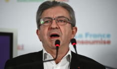 Jean-Luc Mélenchon à Paris, le 27 mars 2023. ( AFP / CHRISTOPHE ARCHAMBAULT )