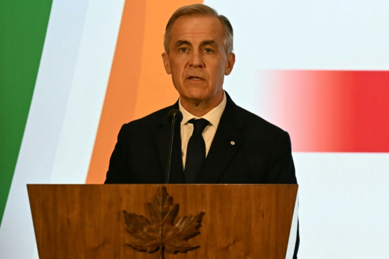 Le Premier ministre canadien Mark Carney s'exprime lors du Forum Canada-Inde à l'hôtel Taj Mahal Palace de Bombay, le 28 février 2026 ( AFP / Indranil Mukherjee )
