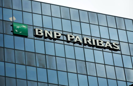 Façade bâtiment BNP Paribas (Crédit: dennizn / Adobe Photos Stock)