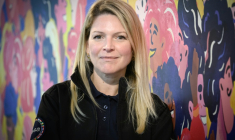 Laura André-Boyet, première instructrice française d'astronautes pour l'Agence spatiale européenne, pose le  10 mars 2026 à Toulouse ( AFP / Lionel BONAVENTURE )