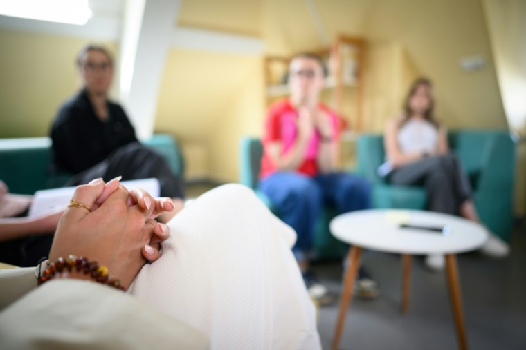 Des femmes souffrant de troubleS alimentaires parlent de leurs dfficultés au centre de soins Barbara du CHU de Nantes, le 20 mai 2025 ( AFP / Loic VENANCE )
