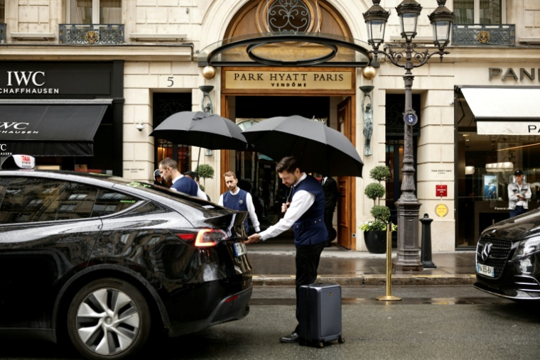 L'entrée de l'hôtel cinq étoiles Park Hyatt Paris-Vendôme, le 2 juin 2026 à Paris  ( AFP / SIMON WOHLFAHRT )